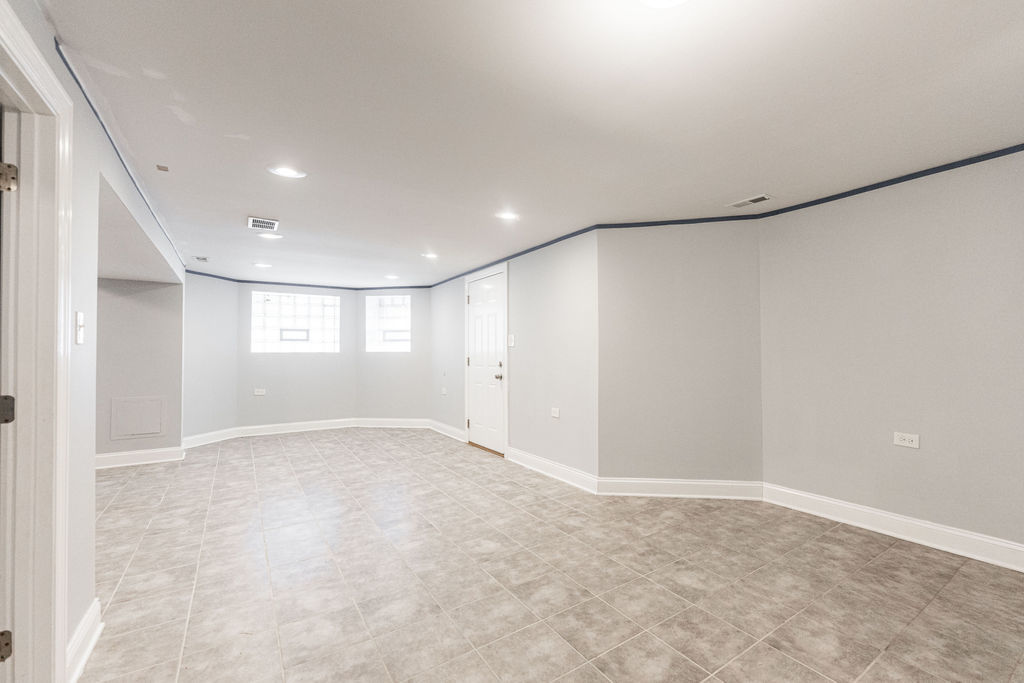 7522 S Langley Avenue