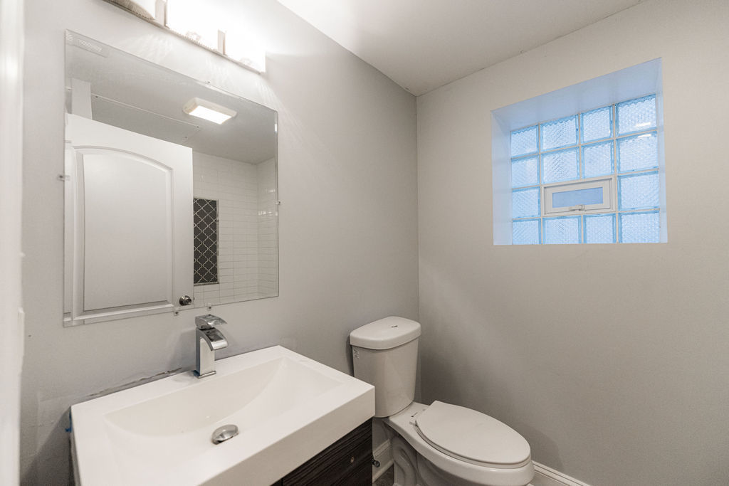 7522 S Langley Avenue