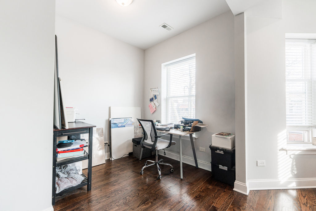 7522 S Langley Avenue