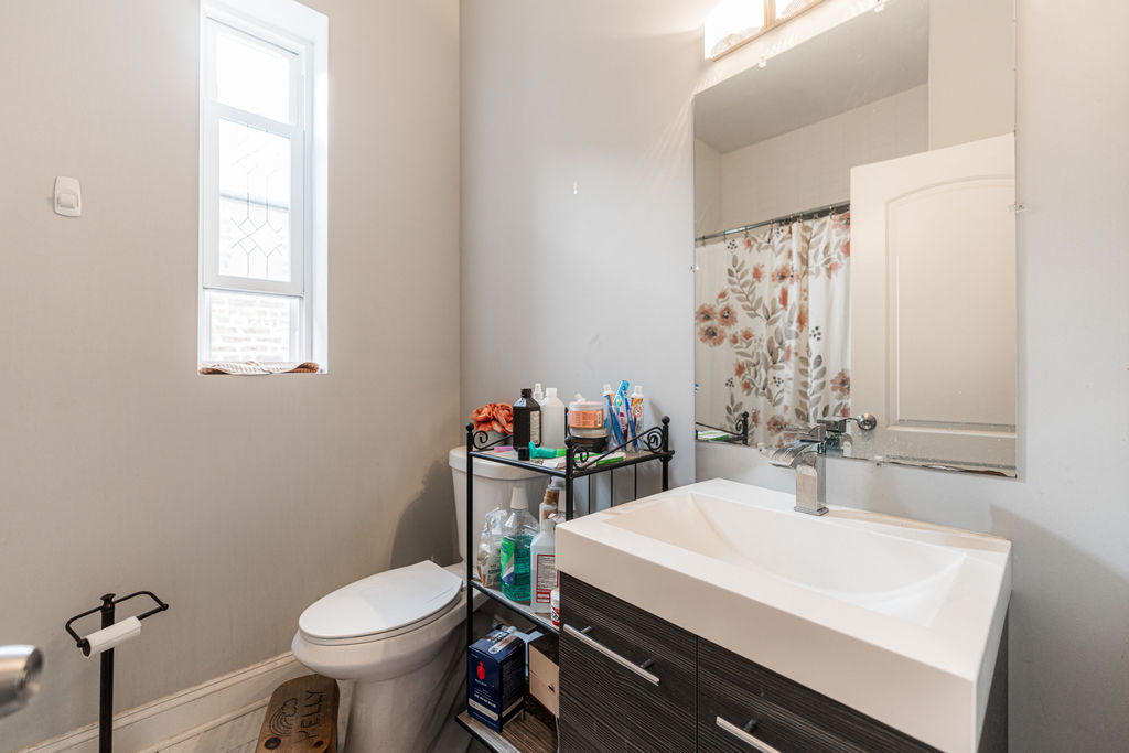 7522 S Langley Avenue