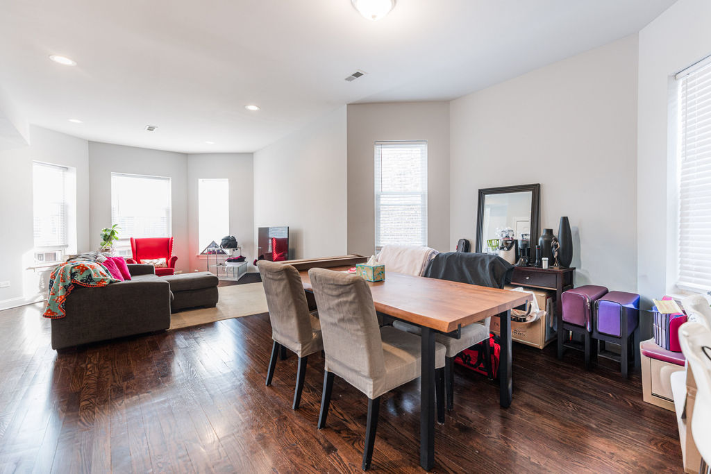 7522 S Langley Avenue