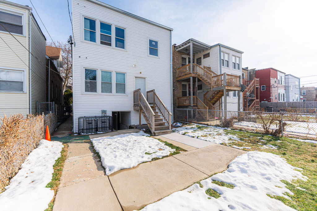 7522 S Langley Avenue