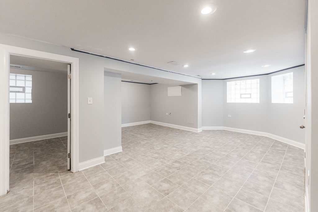 7522 S Langley Avenue