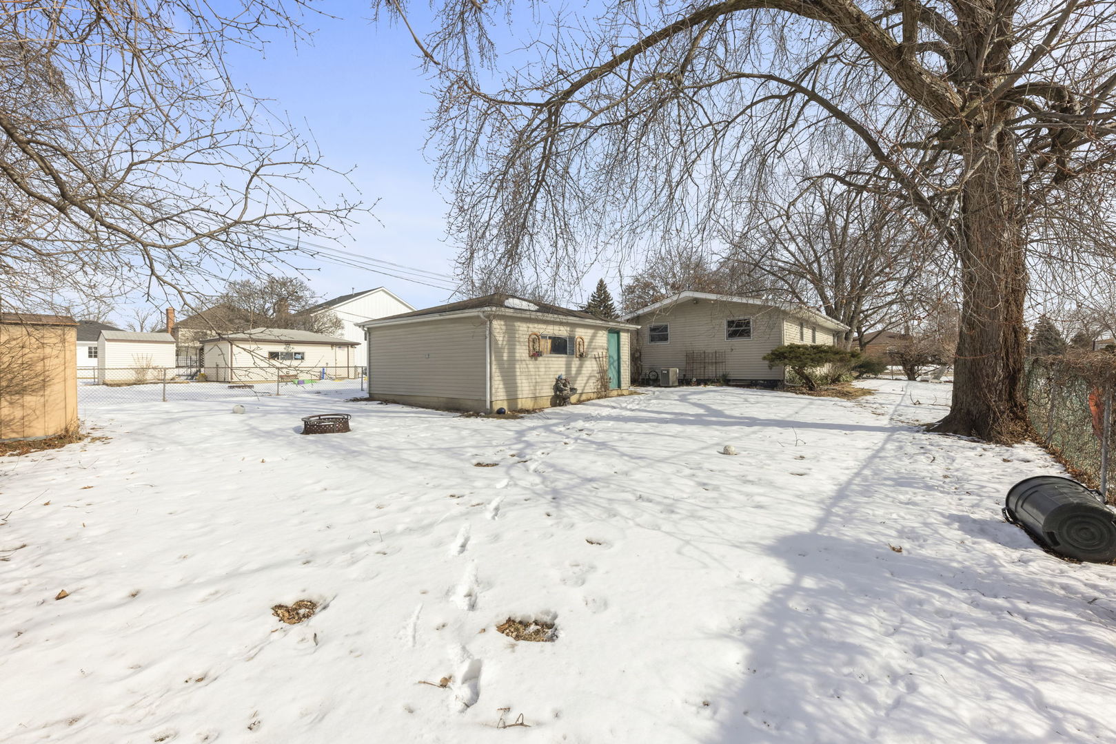 568 N West Avenue