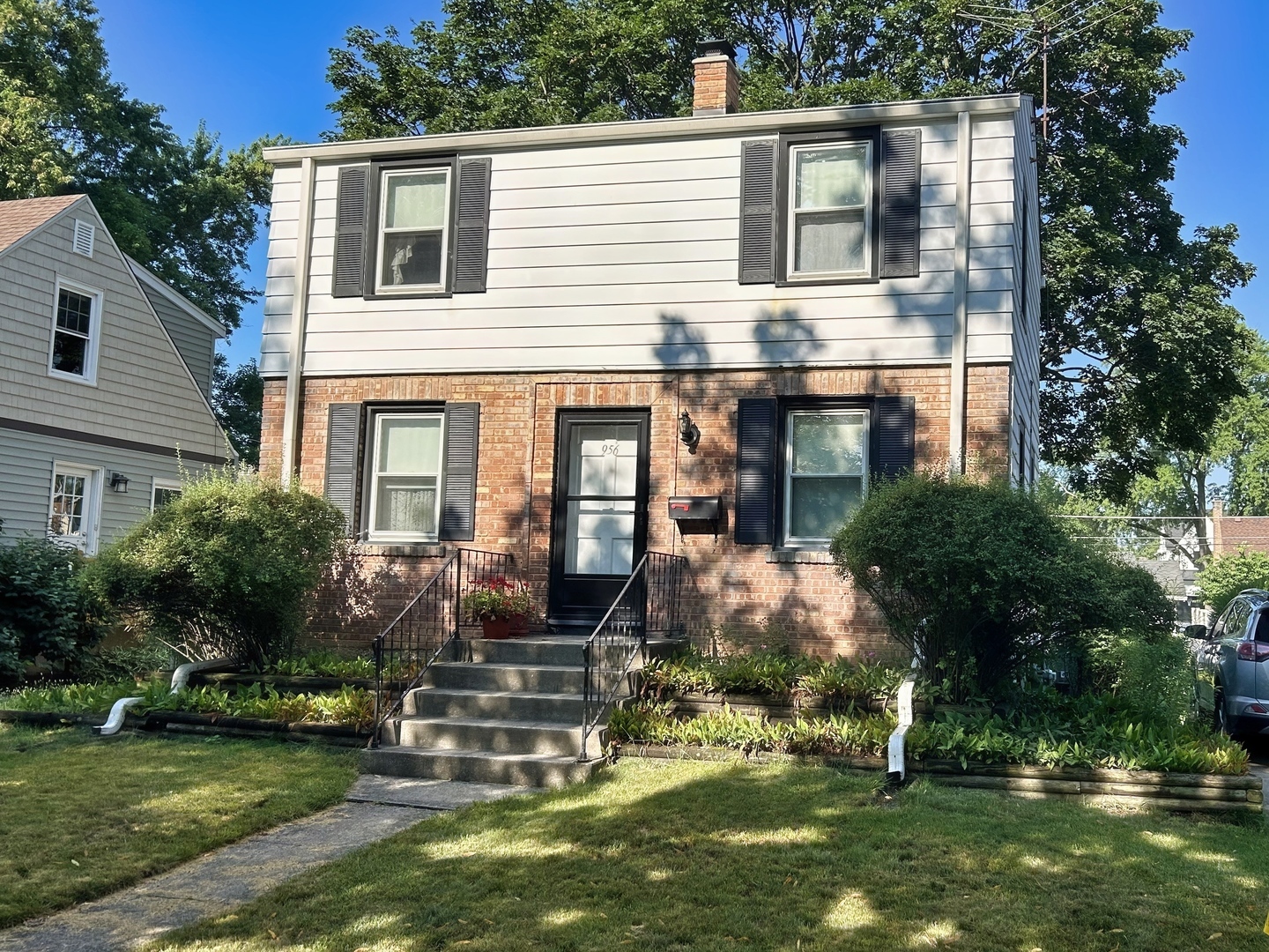 956 S Hillside Avenue