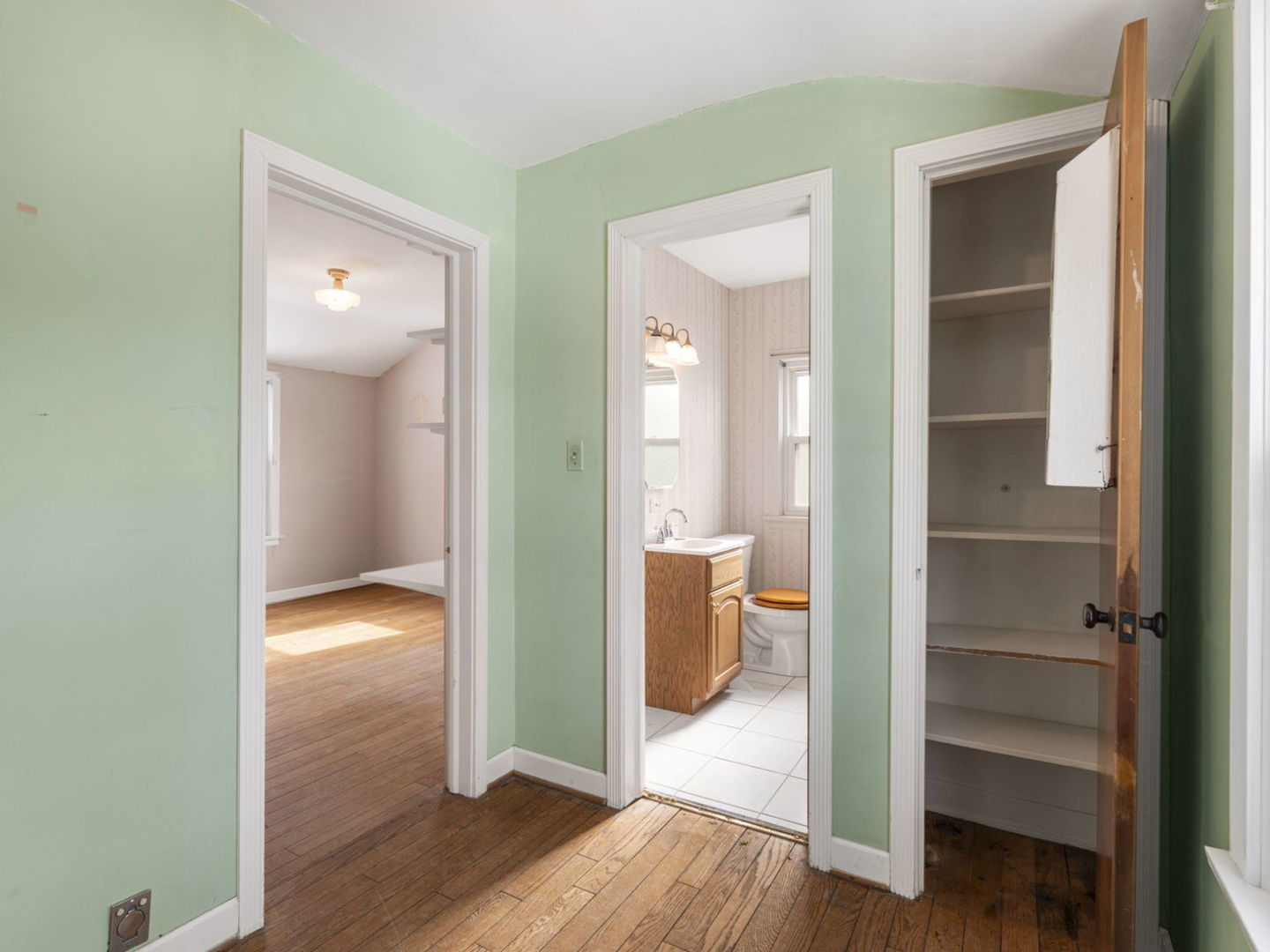 956 S Hillside Avenue