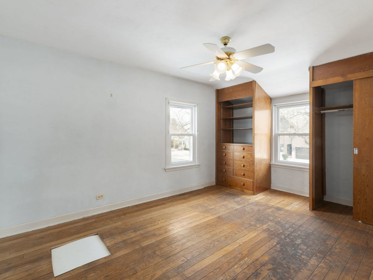 956 S Hillside Avenue