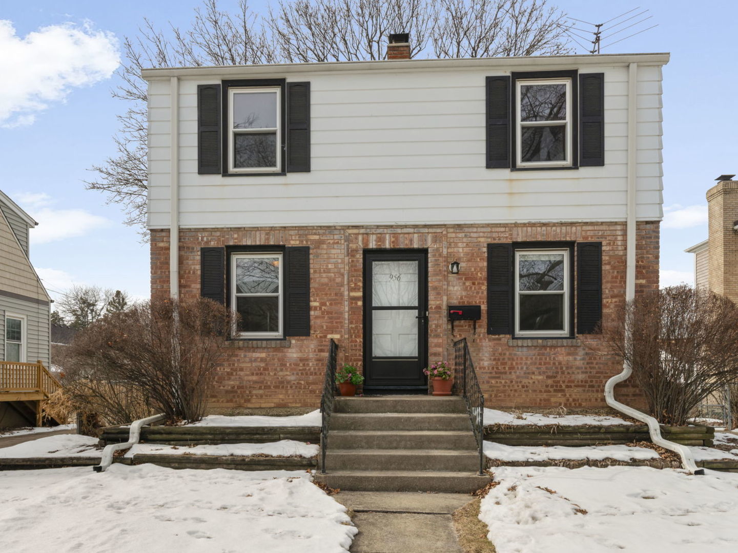 956 S Hillside Avenue