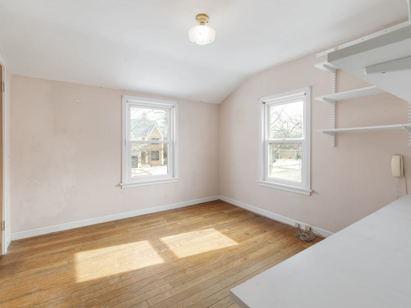 956 S Hillside Avenue