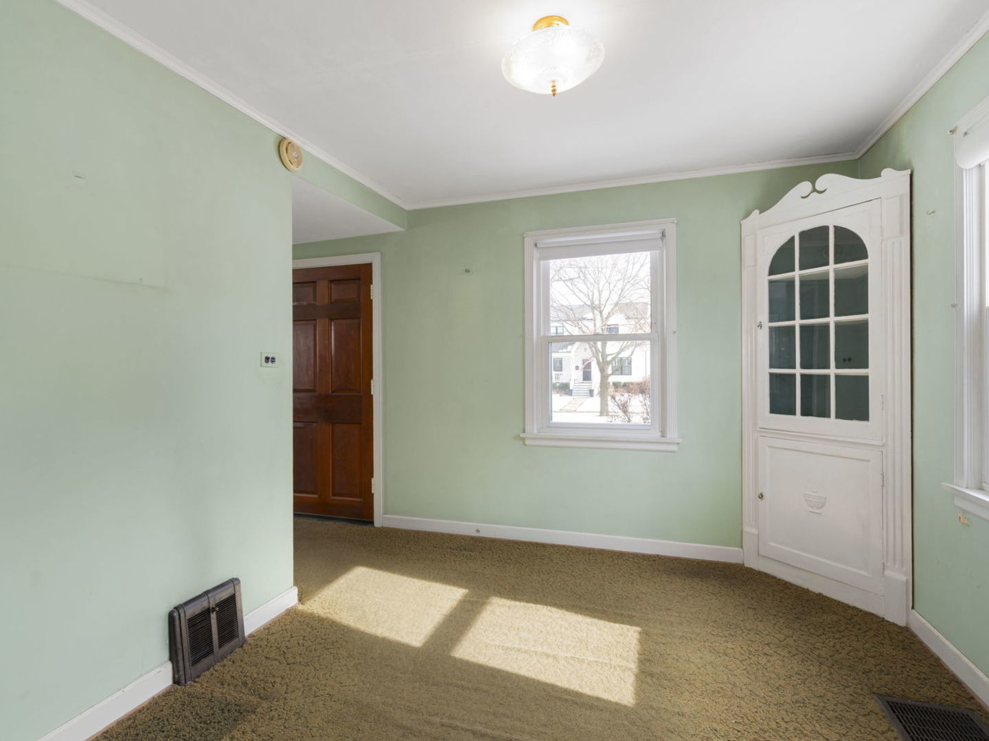 956 S Hillside Avenue