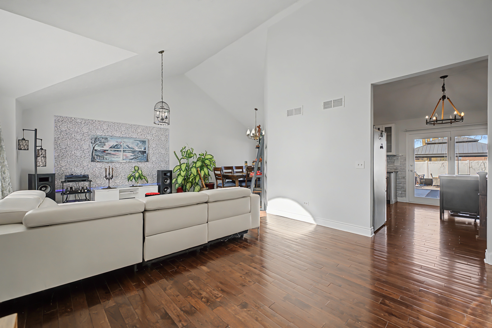 24914 W Illini Drive