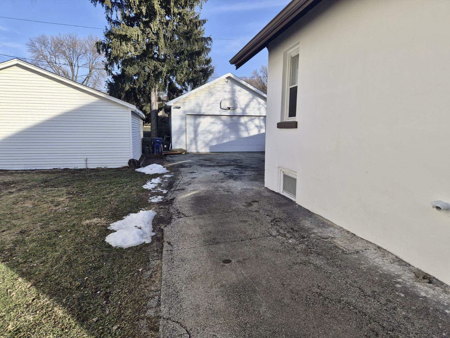 24 S Huffman Street