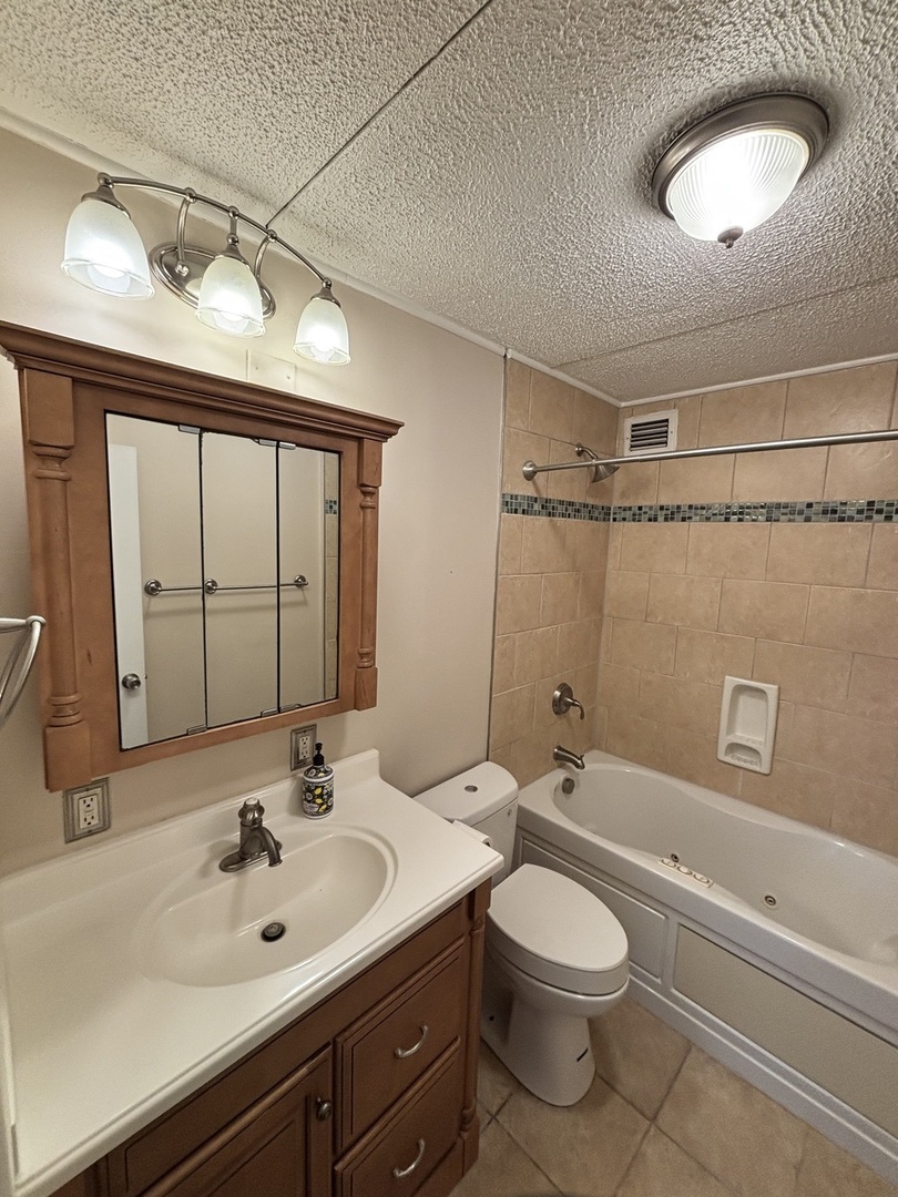 2015 S Finley Road Unit: 209