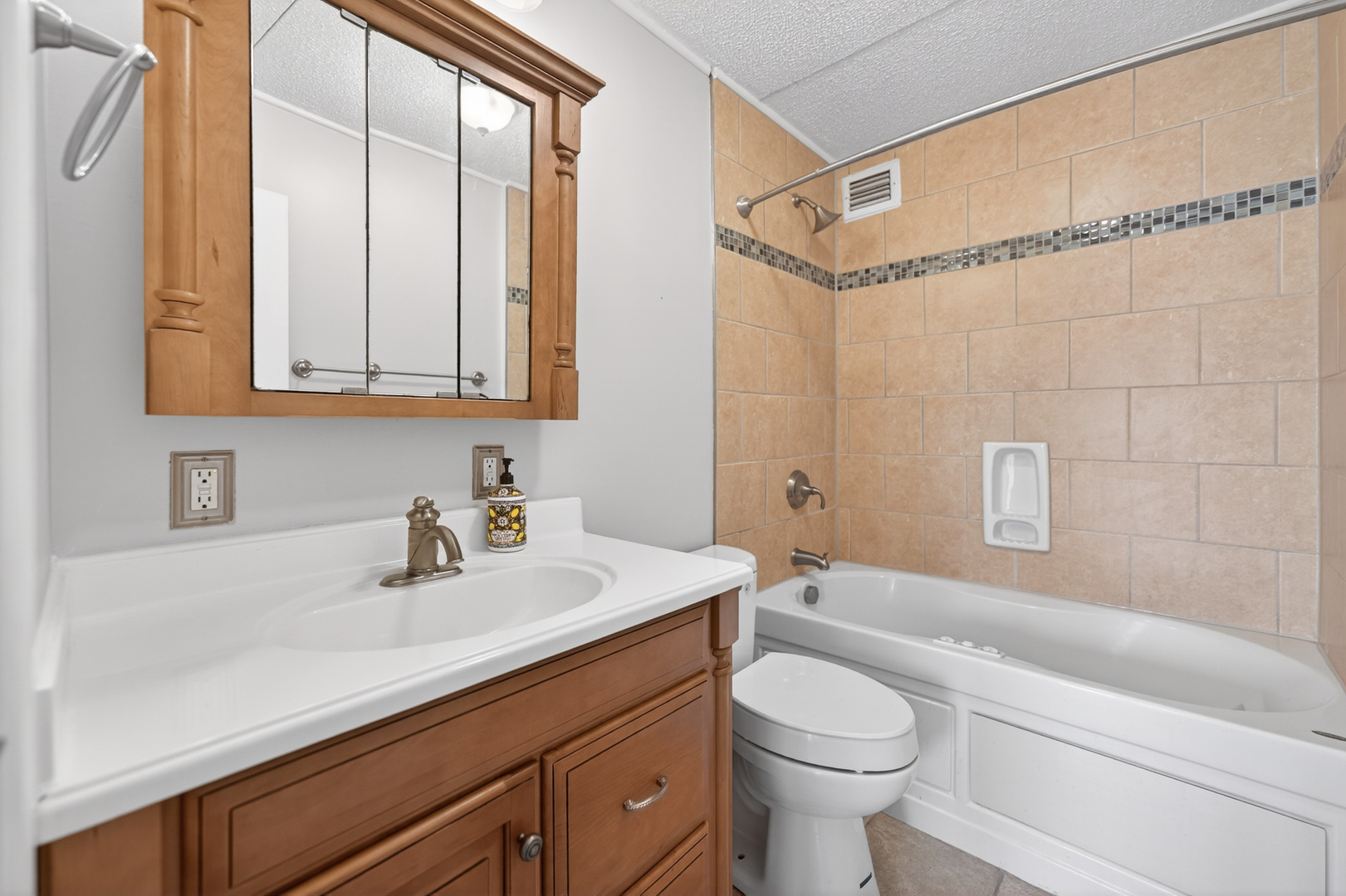 2015 S Finley Road Unit: 209