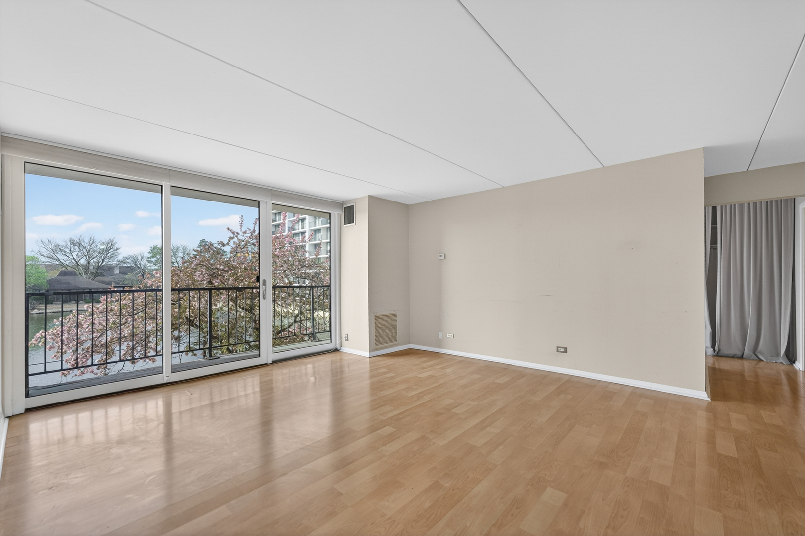 2015 S Finley Road Unit: 209