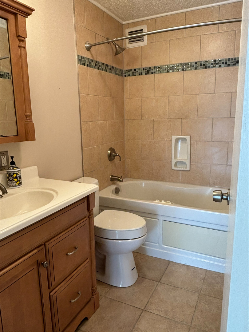 2015 S Finley Road Unit: 209