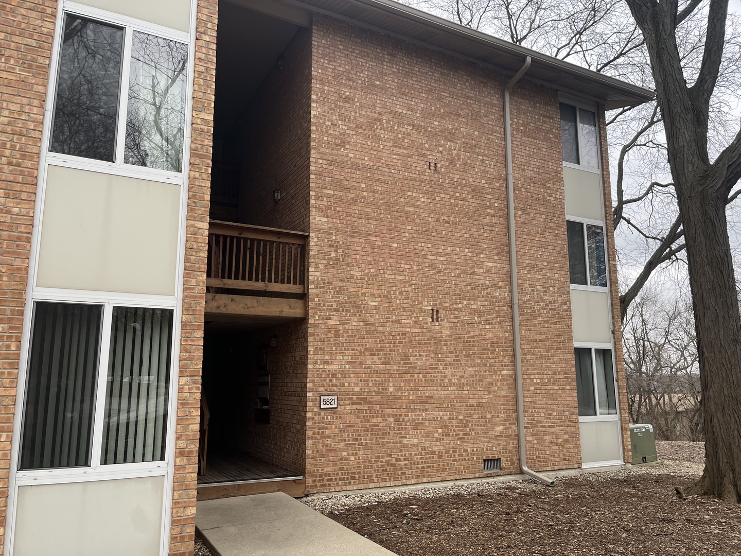 5821 Oakwood Drive Unit: F