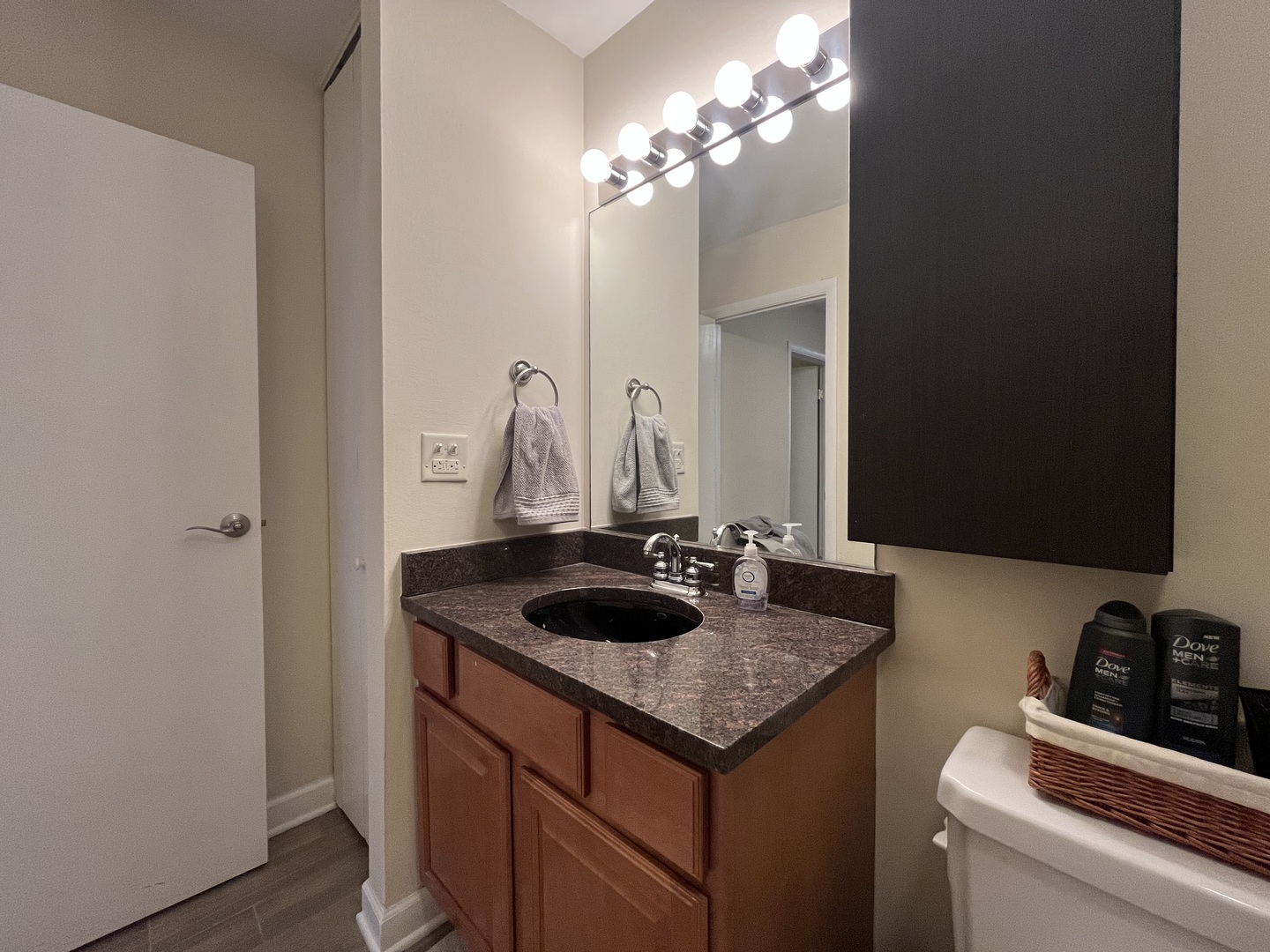 5821 Oakwood Drive Unit: F