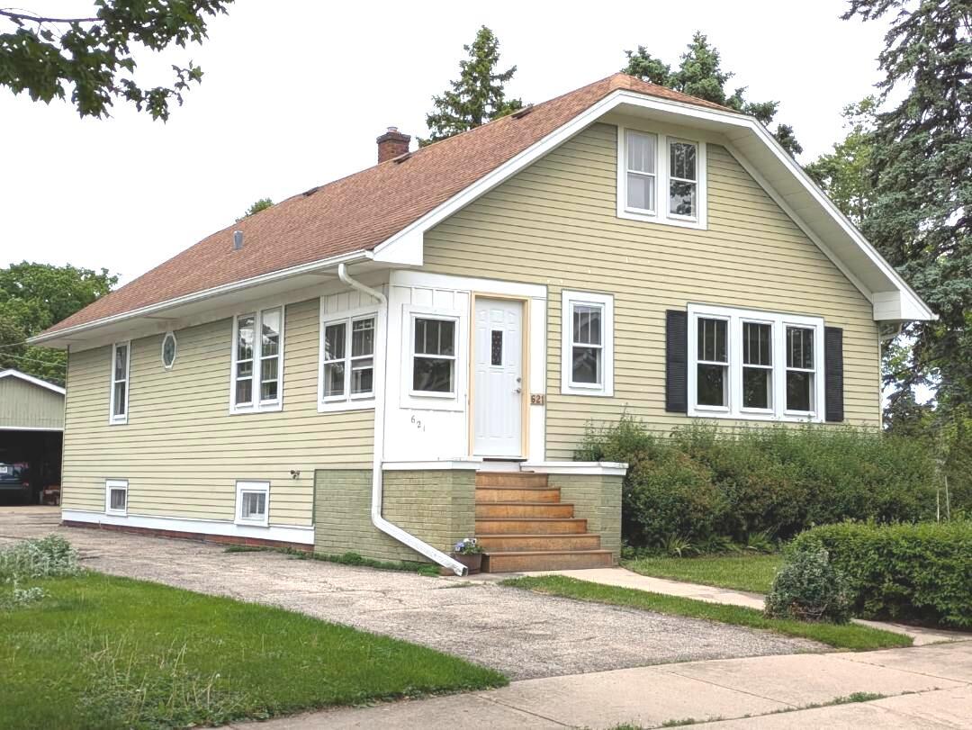 621 E GRAND LAKE Boulevard