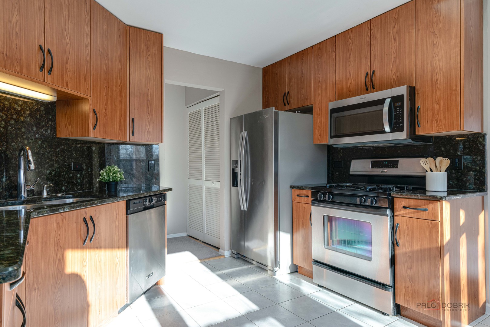 76 Willow Parkway