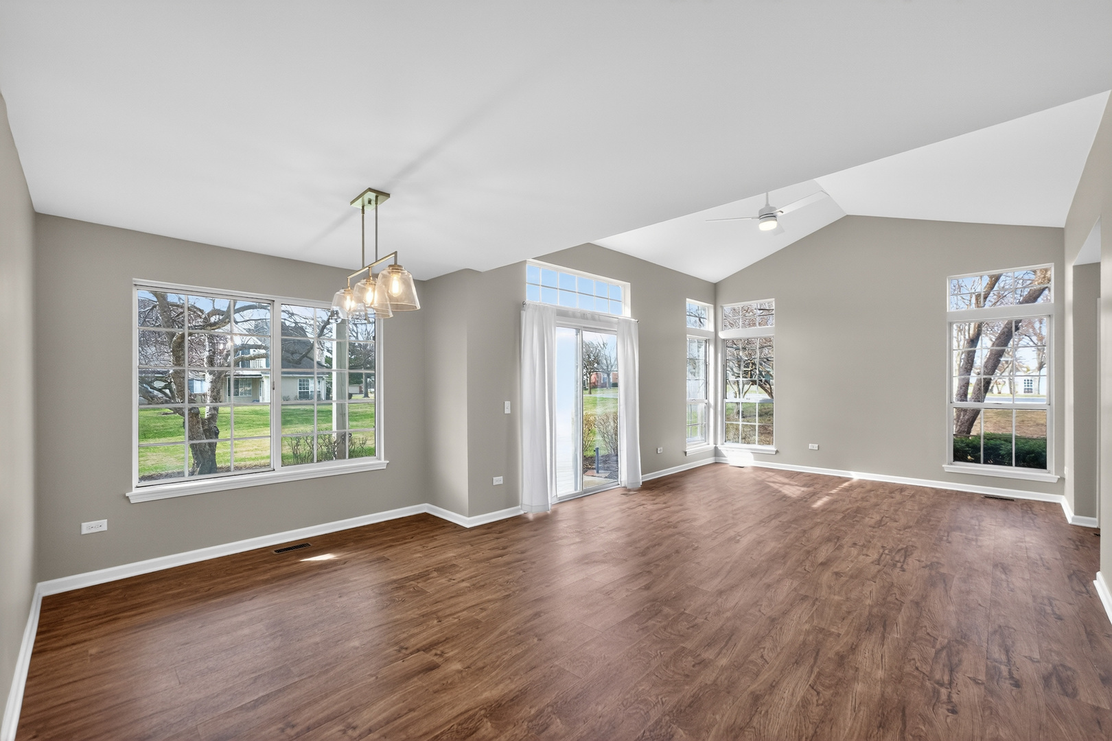 446 cromwell Circle Unit: 4