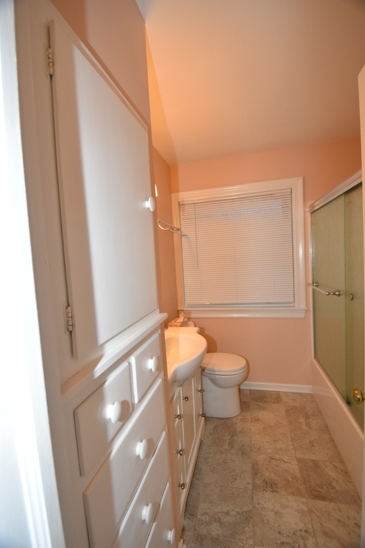 111 W Prairie Avenue