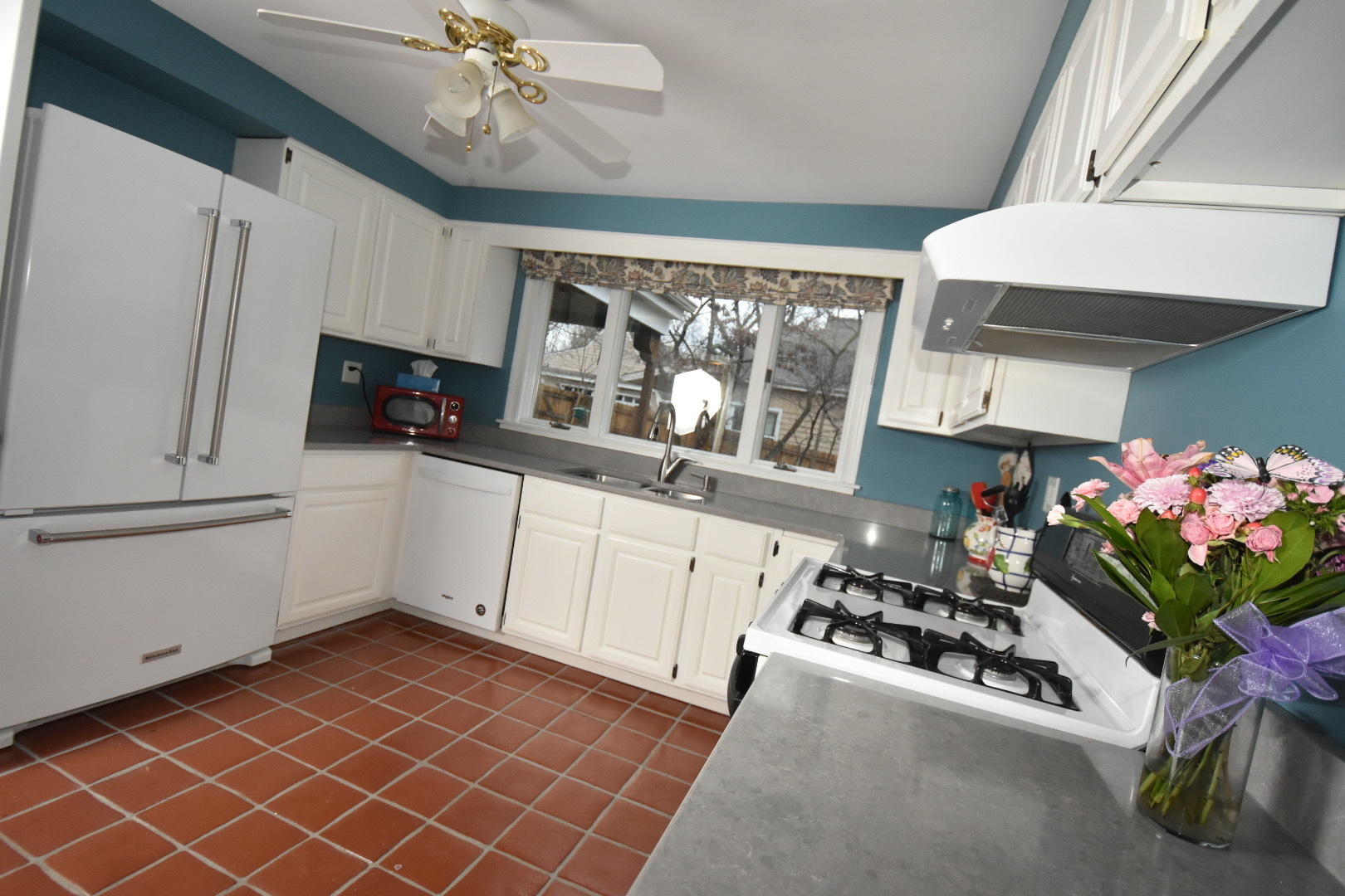 111 W Prairie Avenue