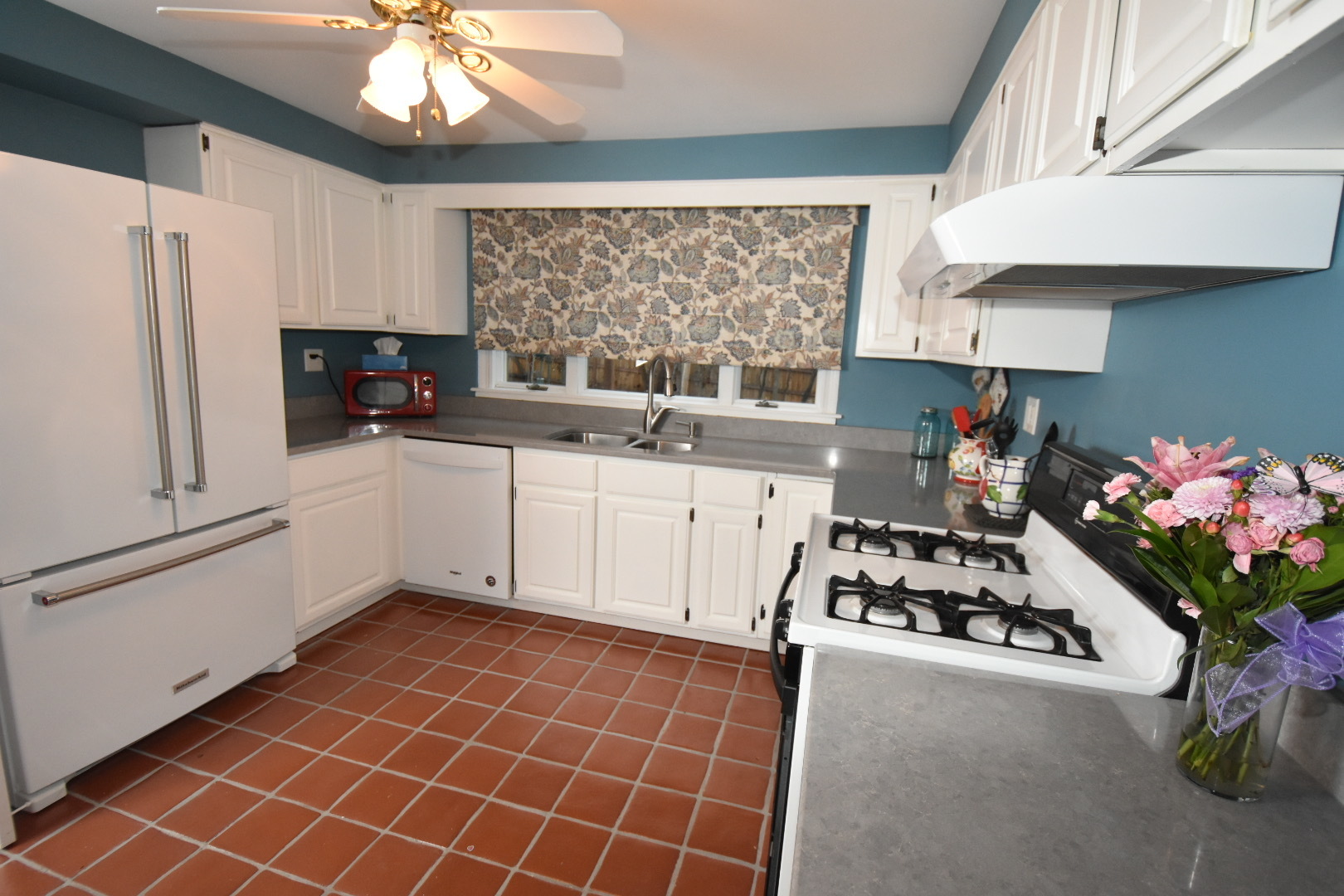 111 W Prairie Avenue