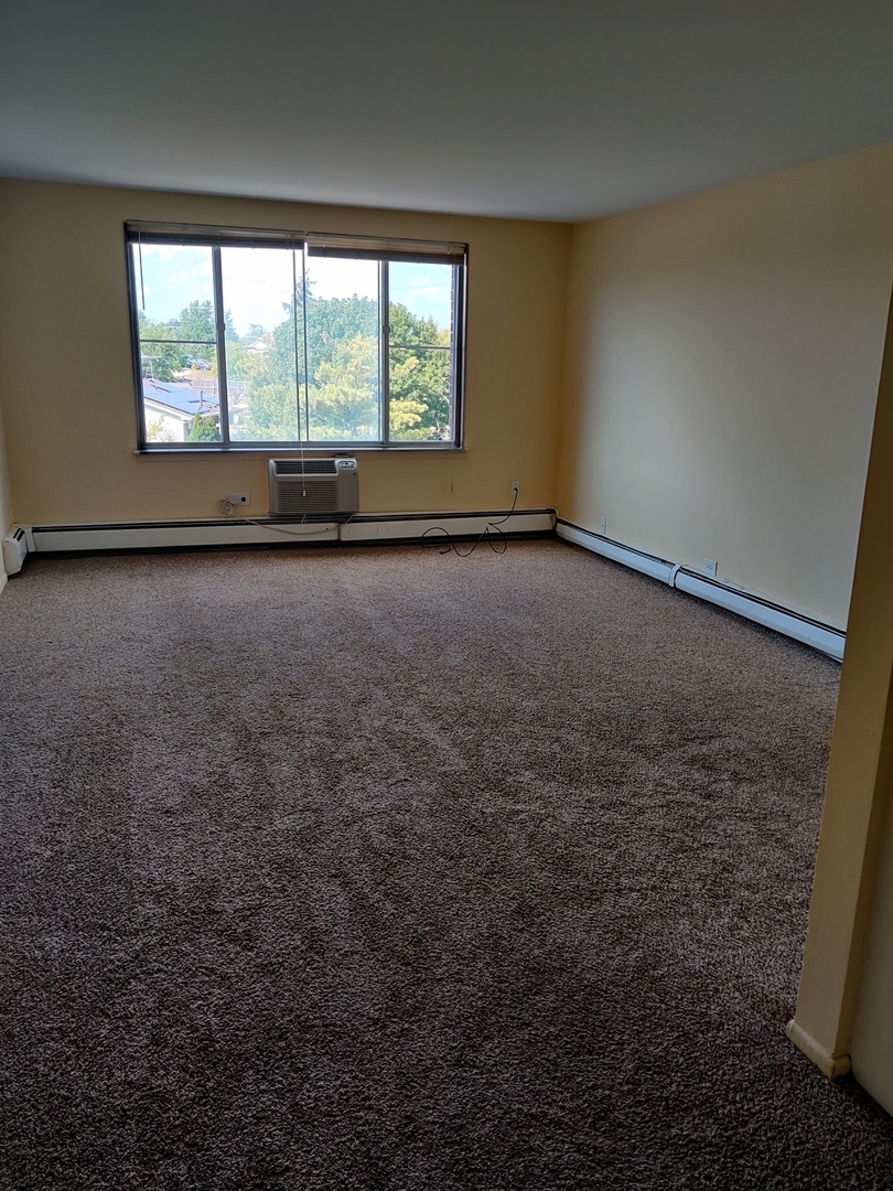 1880 Bonnie Lane Unit: 414