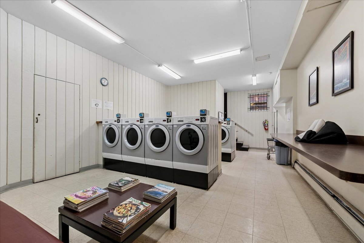 805 W Oakdale Avenue Unit: 1A