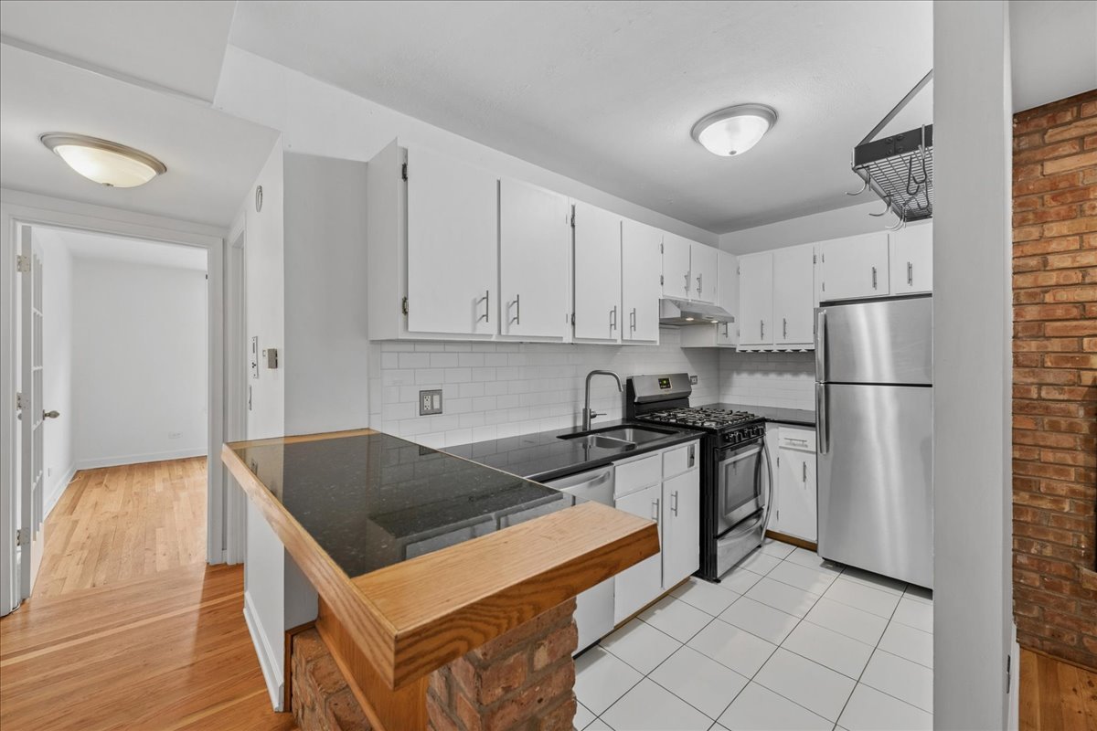 805 W Oakdale Avenue Unit: 1A