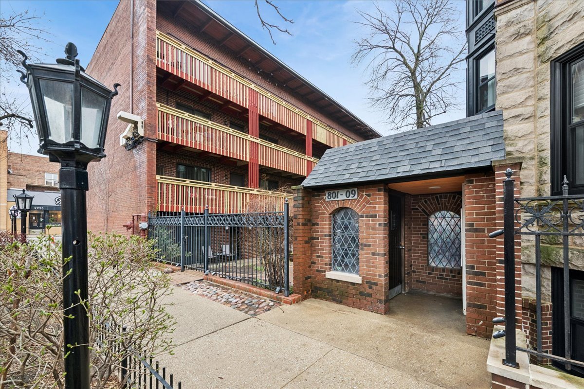 805 W Oakdale Avenue Unit: 1A
