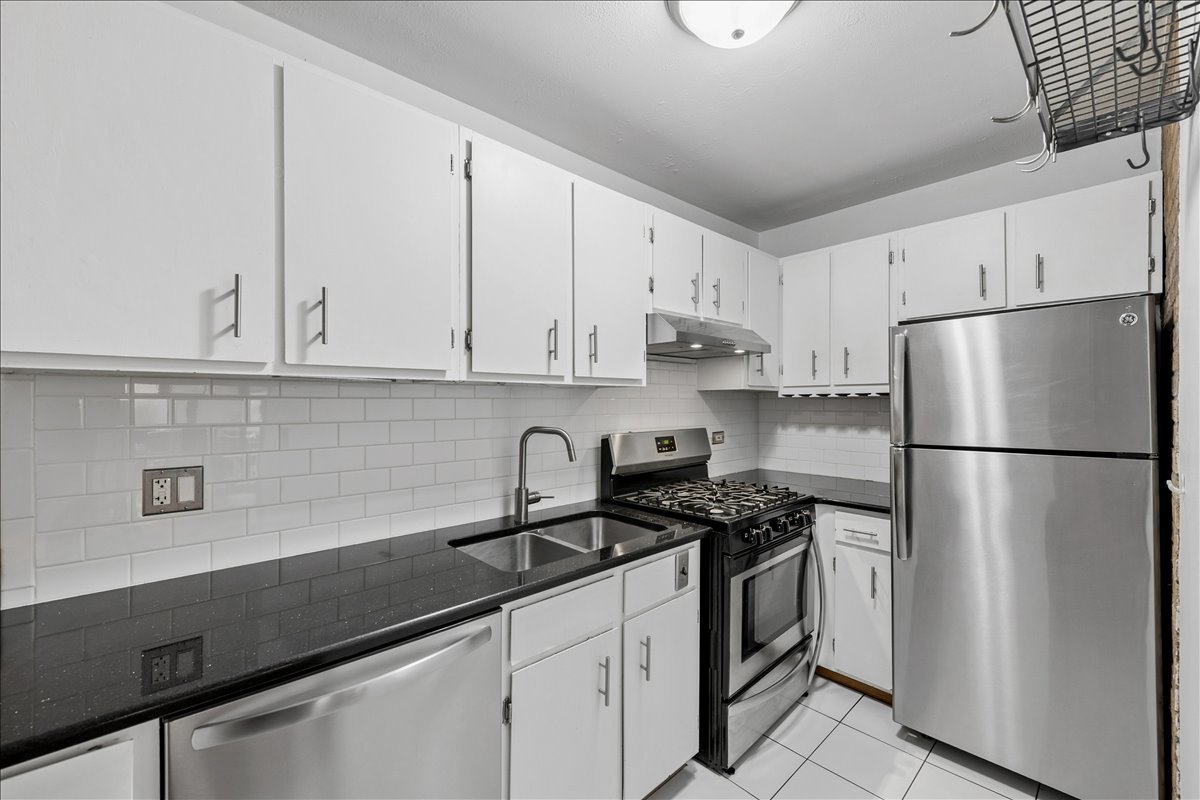 805 W Oakdale Avenue Unit: 1A