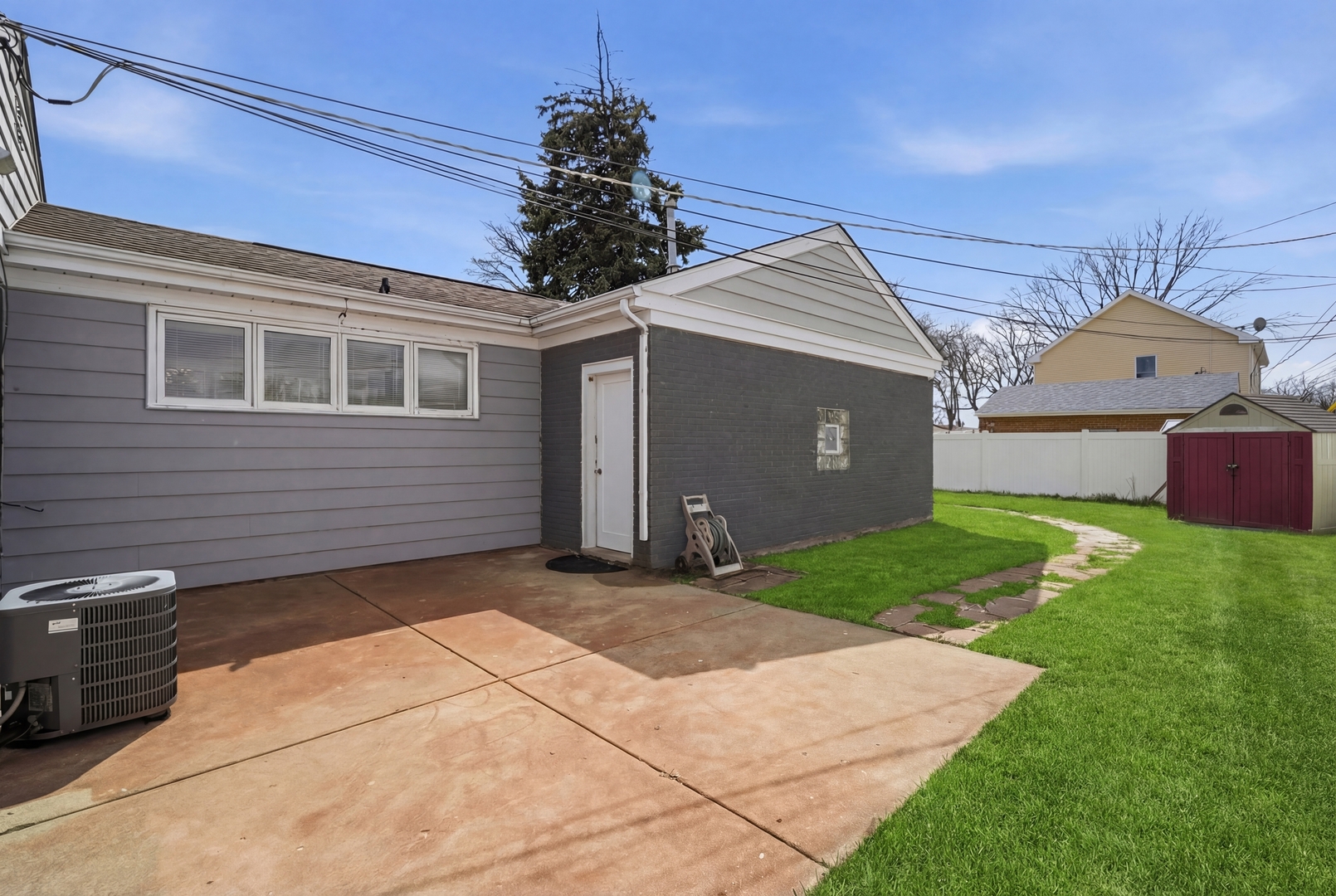 794 E LINCOLN Avenue