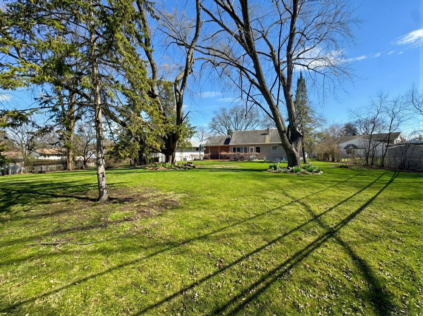 8 Greenwood Court N