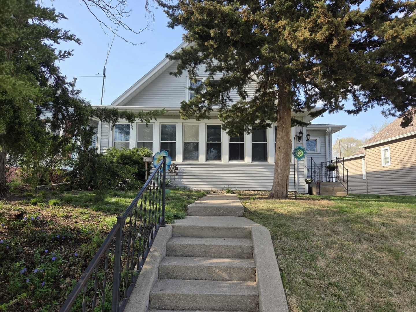 124 E 4th Street