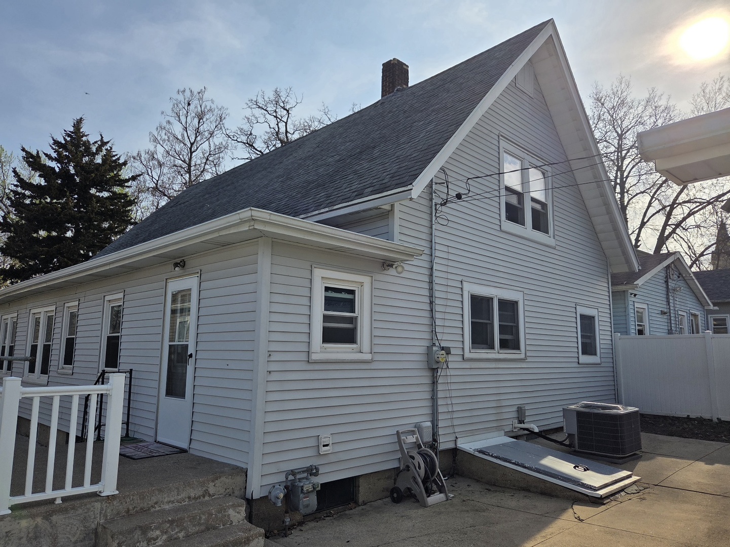 124 E 4th Street