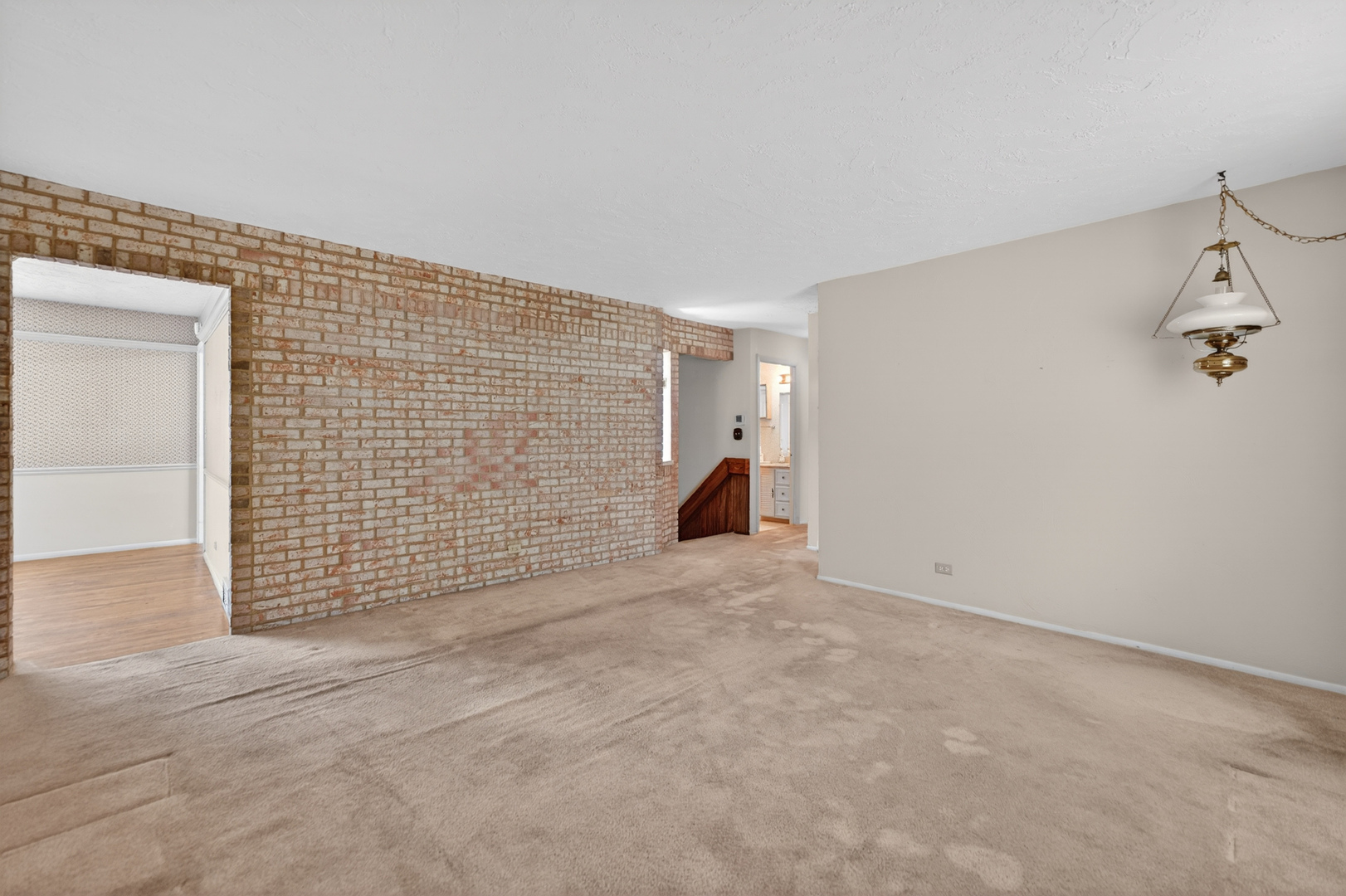 30w241 Claymore Lane