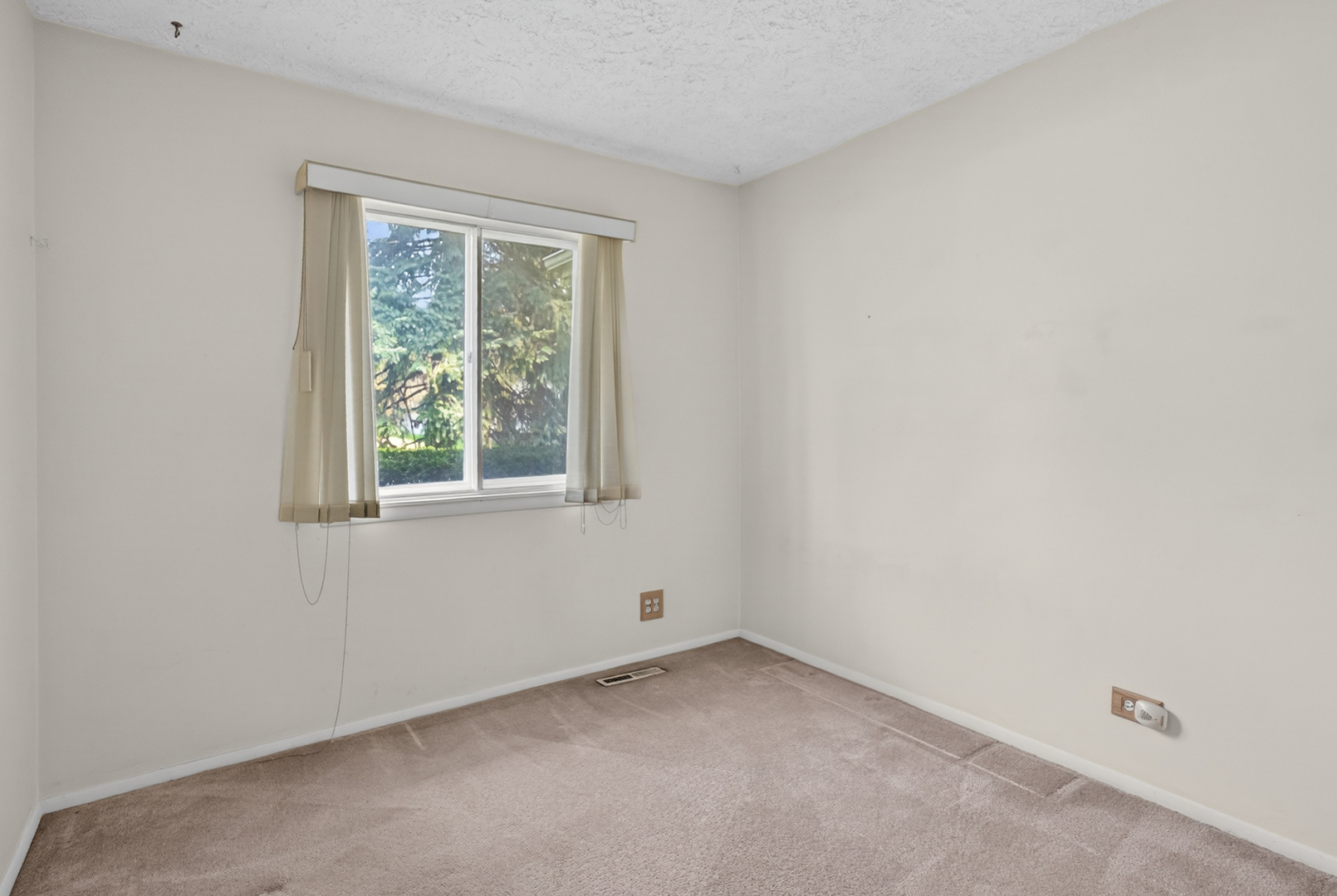 30w241 Claymore Lane
