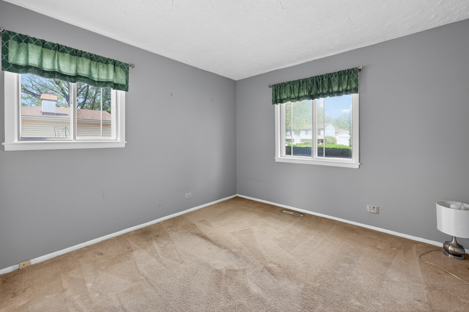 30w241 Claymore Lane