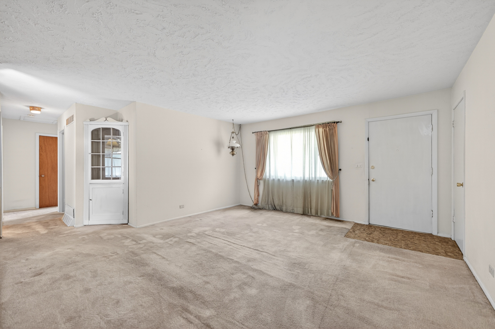 30w241 Claymore Lane
