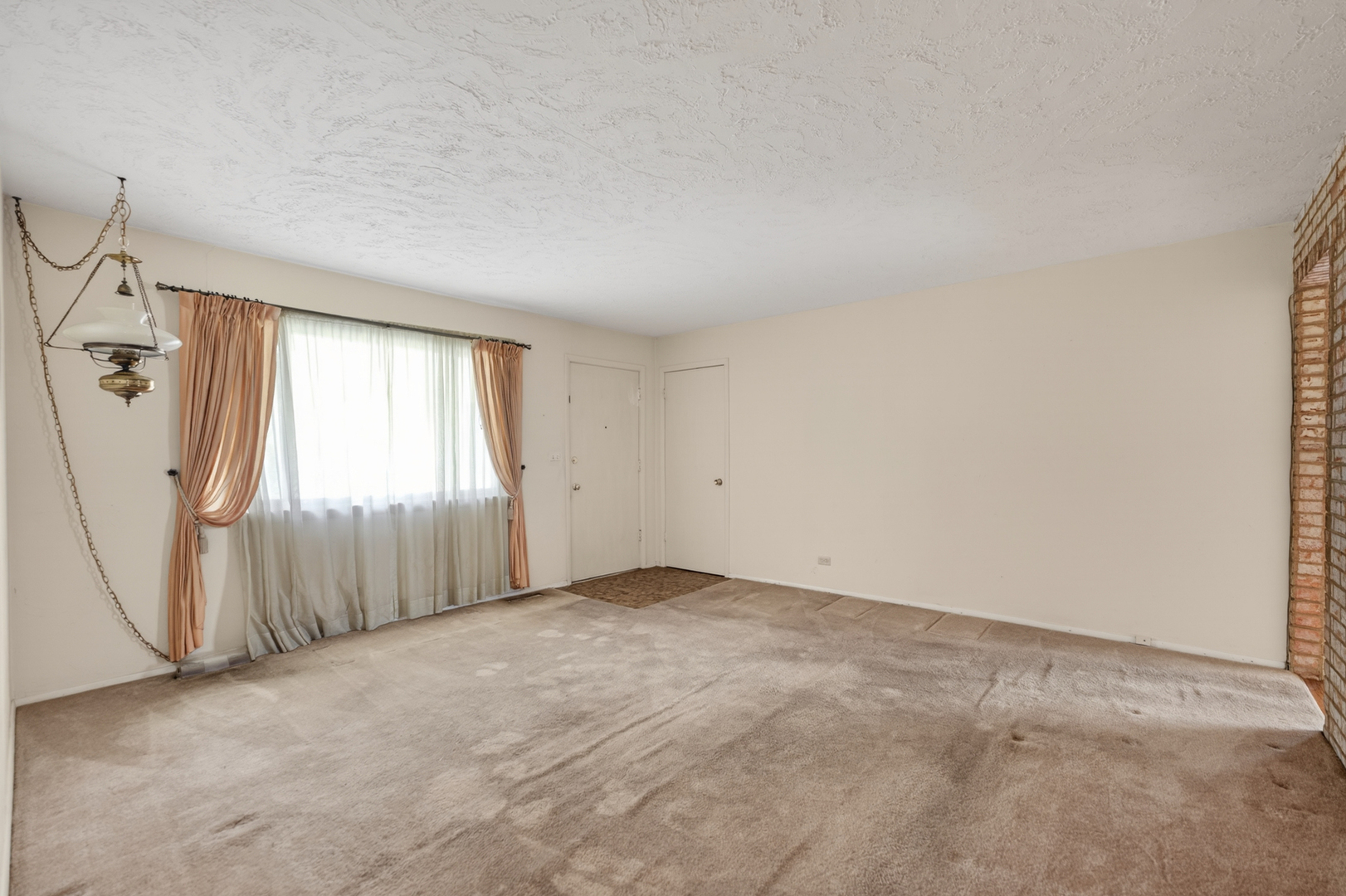 30w241 Claymore Lane