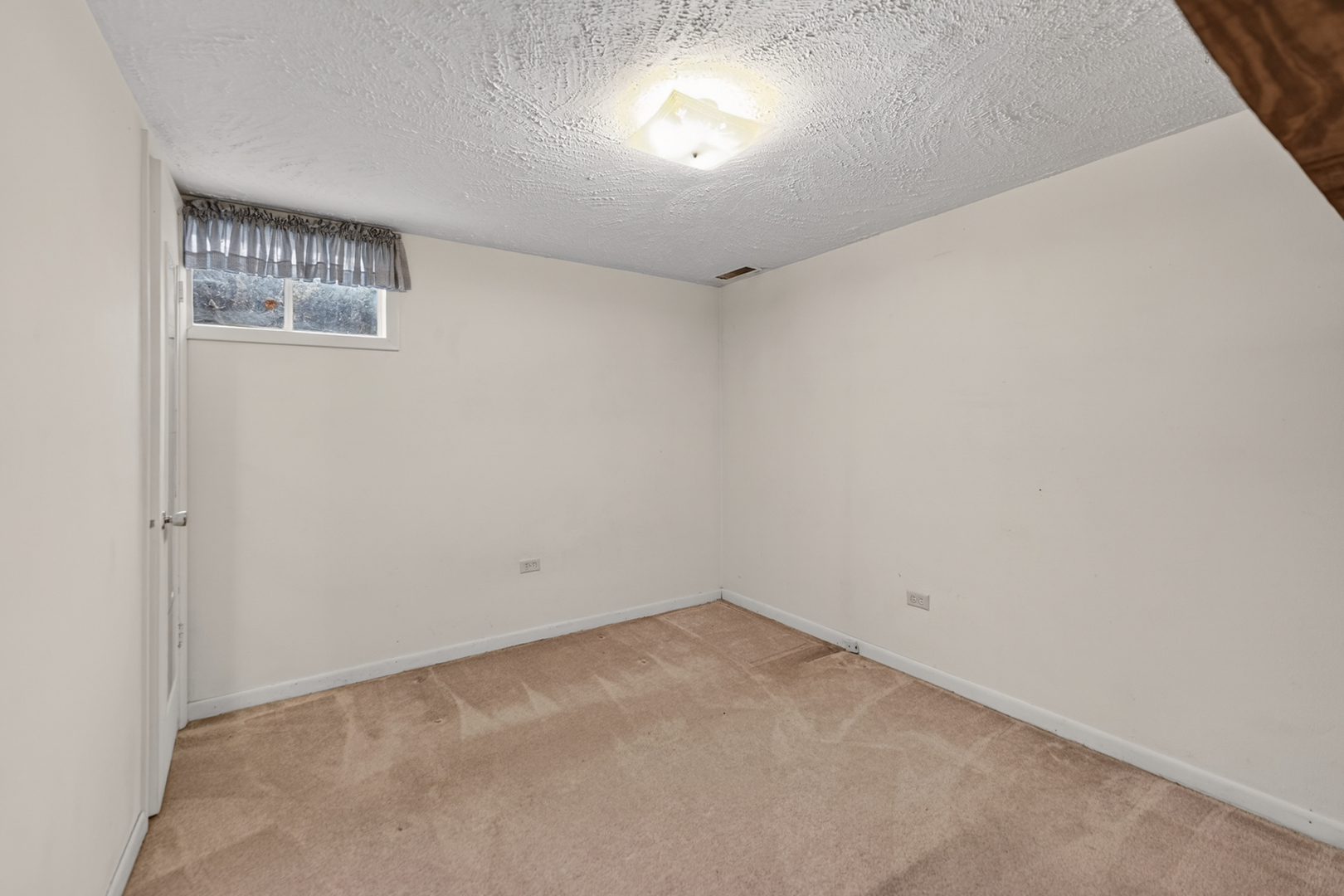 30w241 Claymore Lane