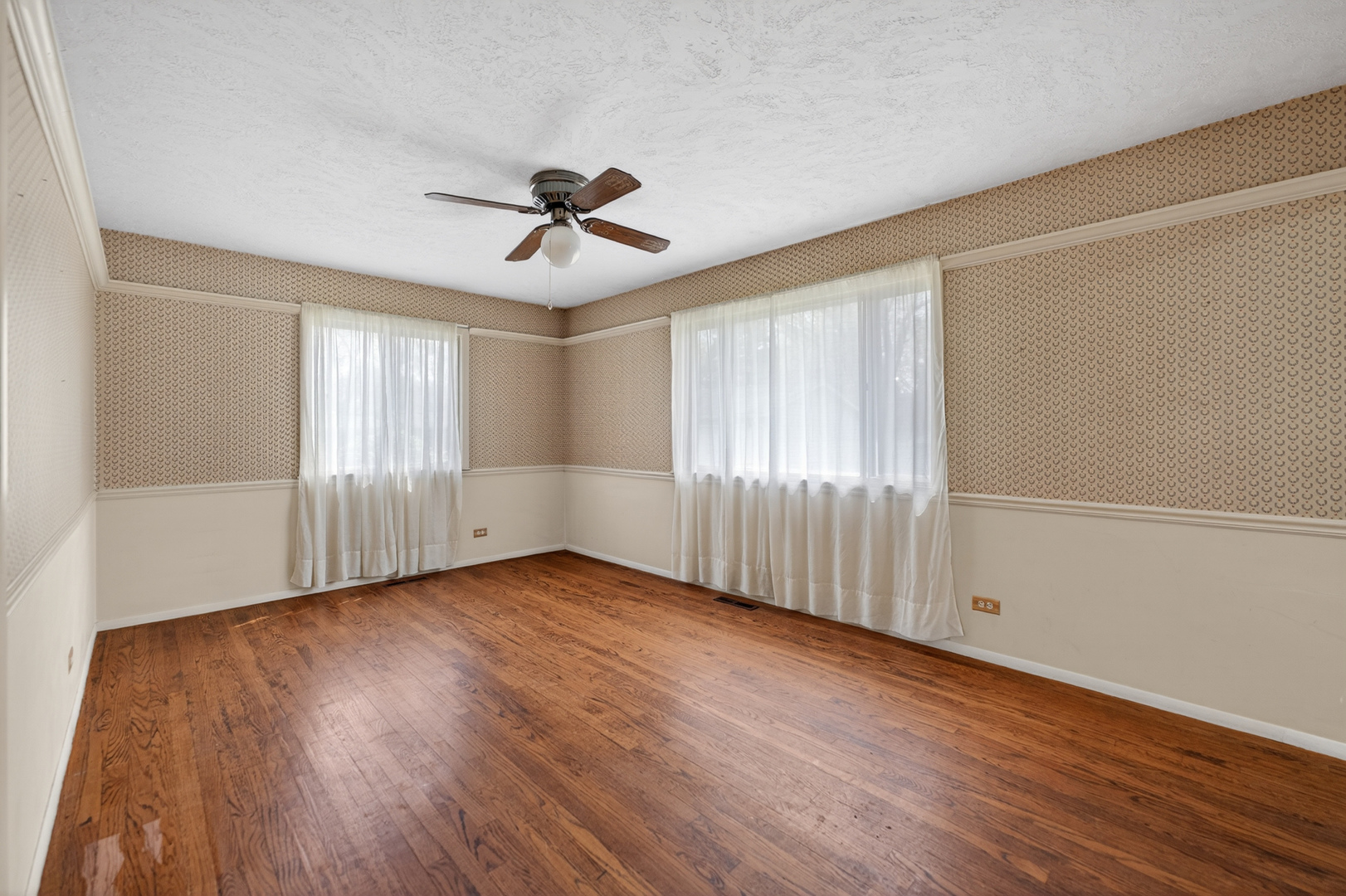 30w241 Claymore Lane