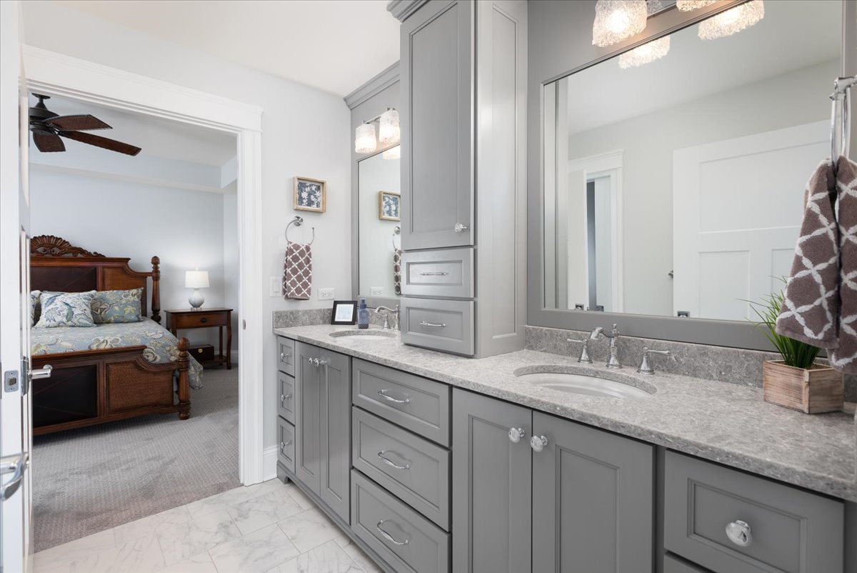 529 W Benton Avenue
