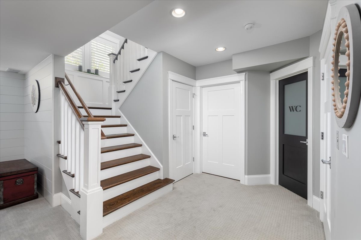 529 W Benton Avenue