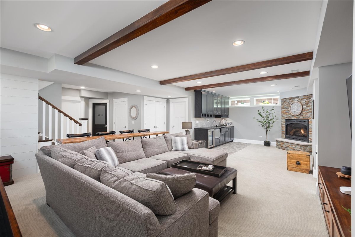 529 W Benton Avenue