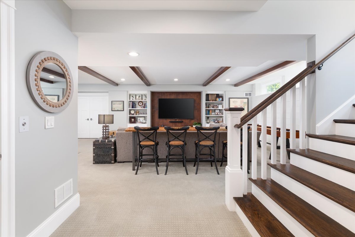 529 W Benton Avenue