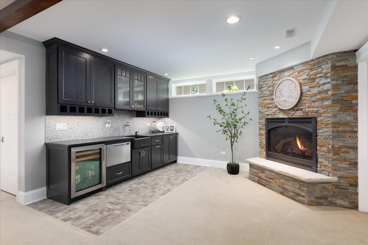 529 W Benton Avenue