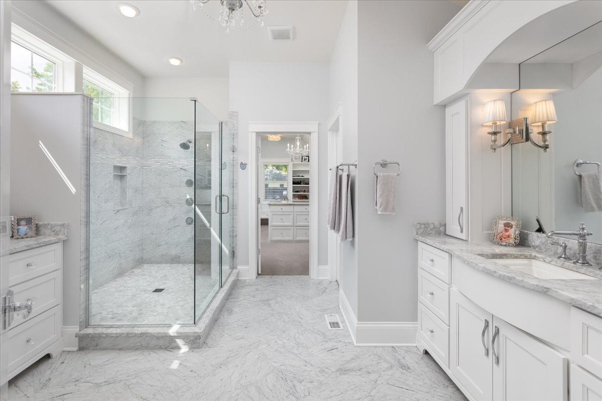 529 W Benton Avenue